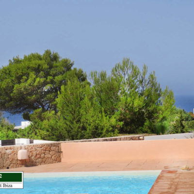 Excellent villa very well maintained with sea views and sunset views