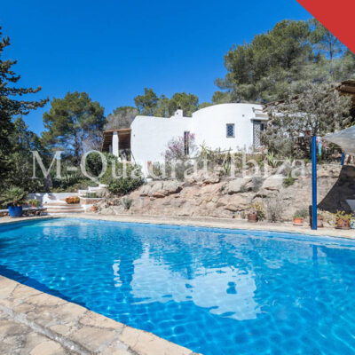 Idyllic country house in desired location