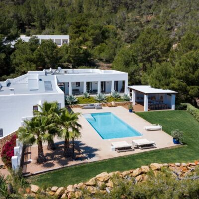 Elegant redesigned villa near San José