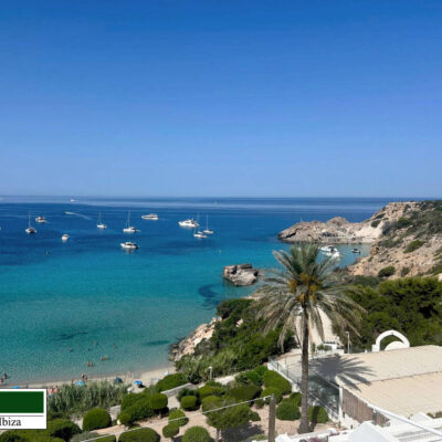 Frontline  apartment with direct beach access
